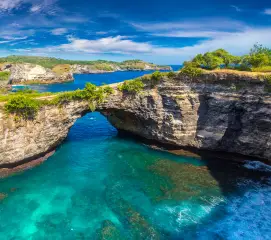 Iconic Kelingking Beach sightseeing experience for honeymoon couples in Nusa Penida Bali